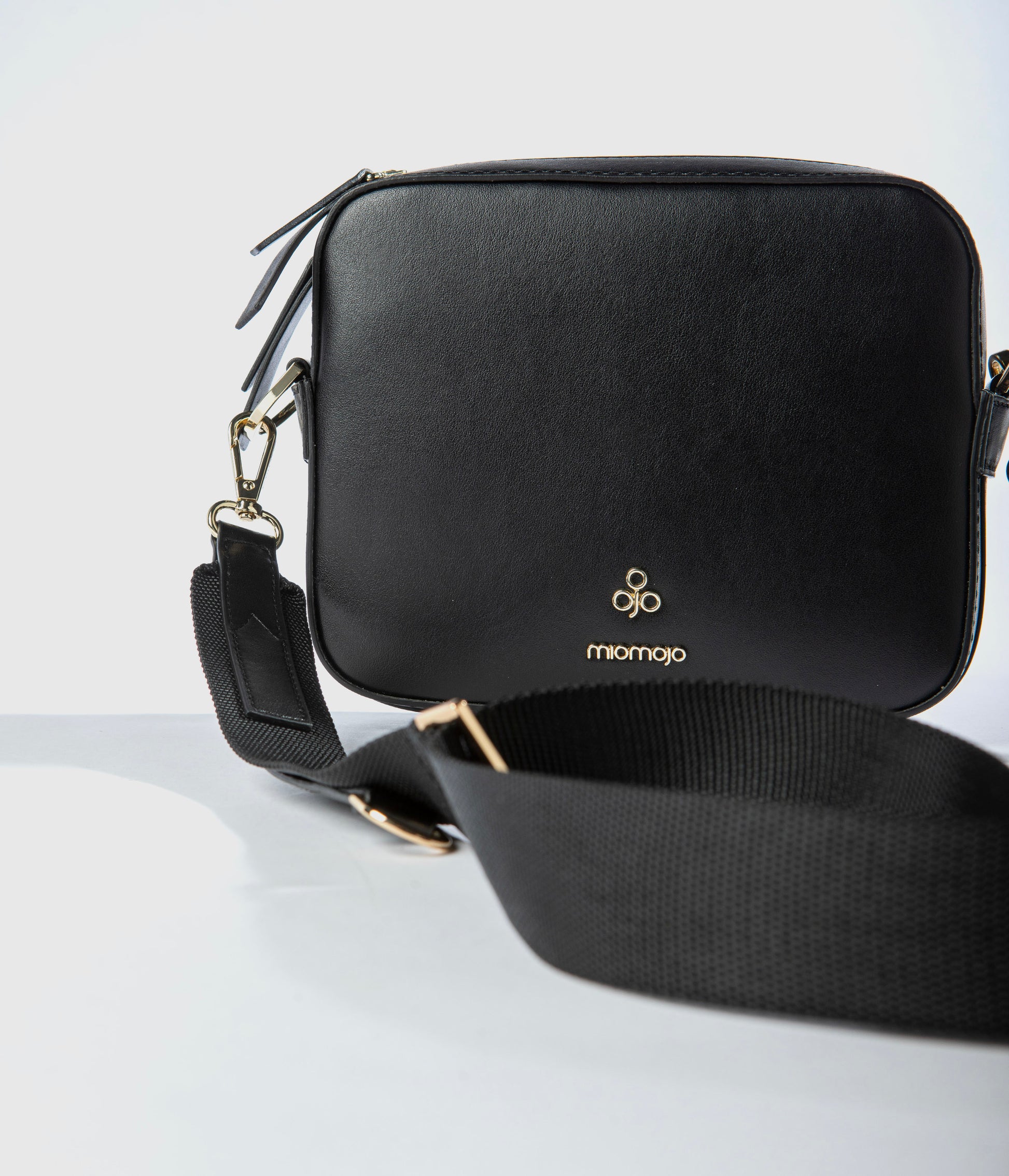 Dalila Crossbody - Black (Apple-based)
