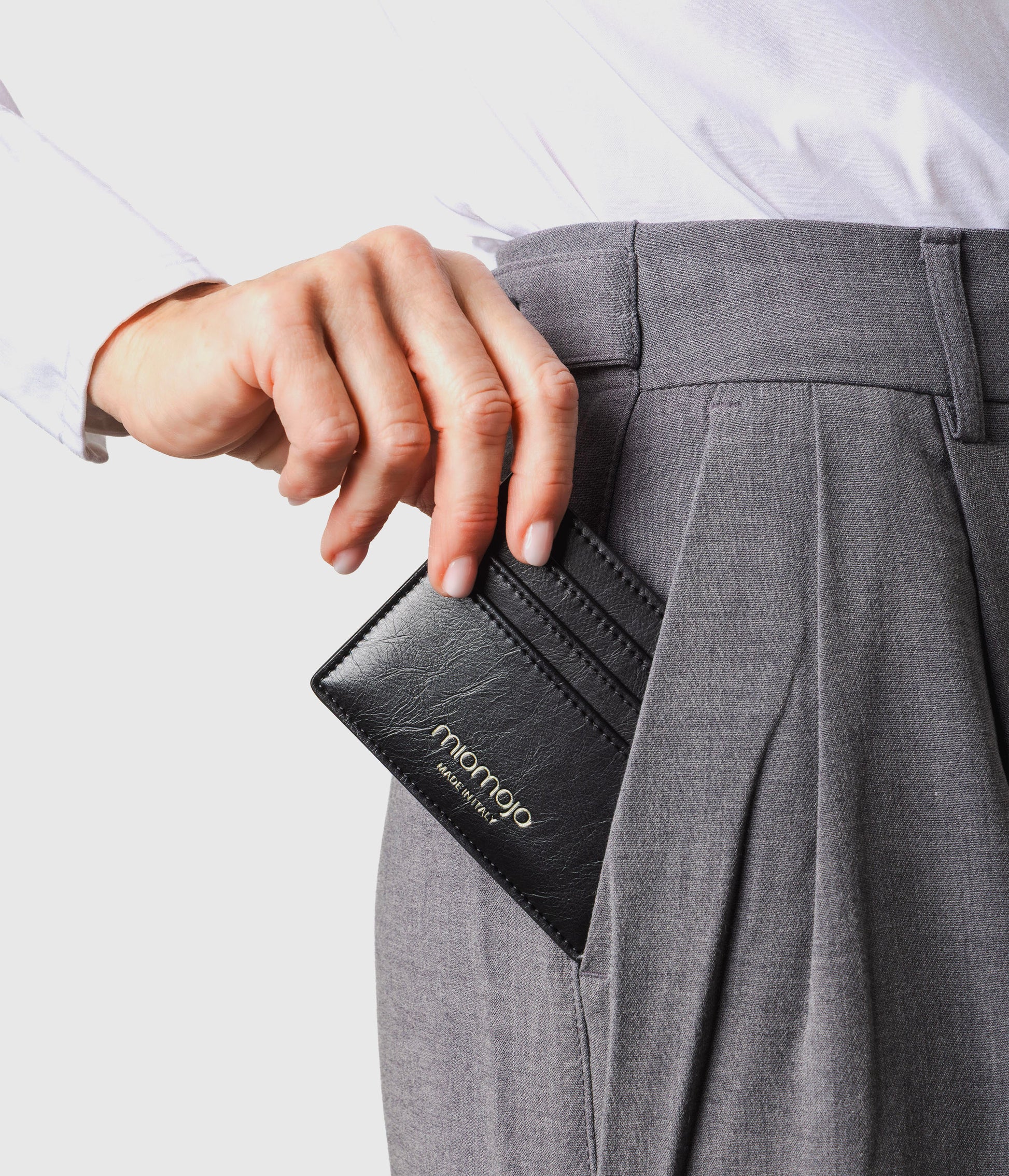 Leo Card Holder - Black (Olive-based)