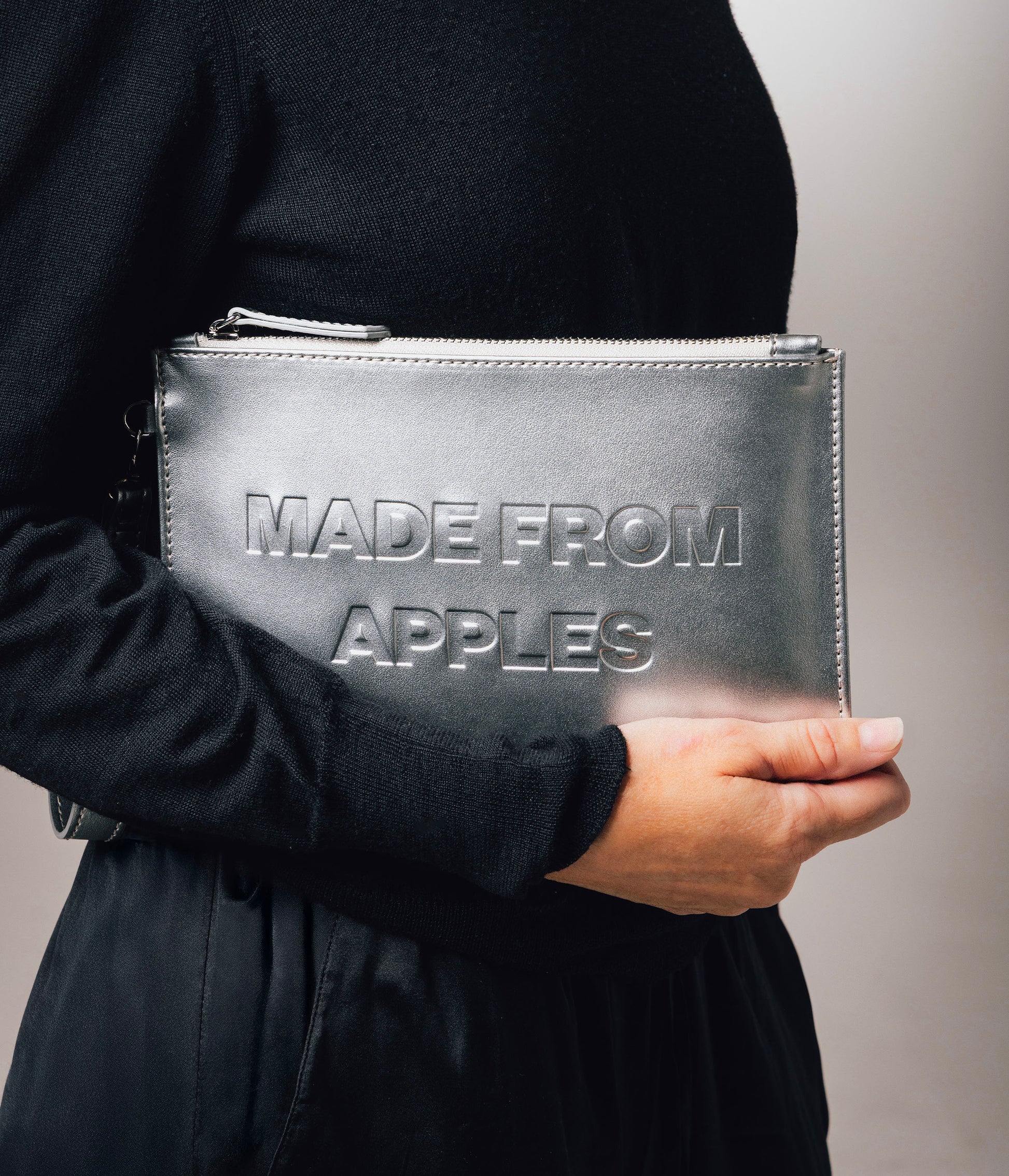 Orion Pouch - Silver (a base di mela)