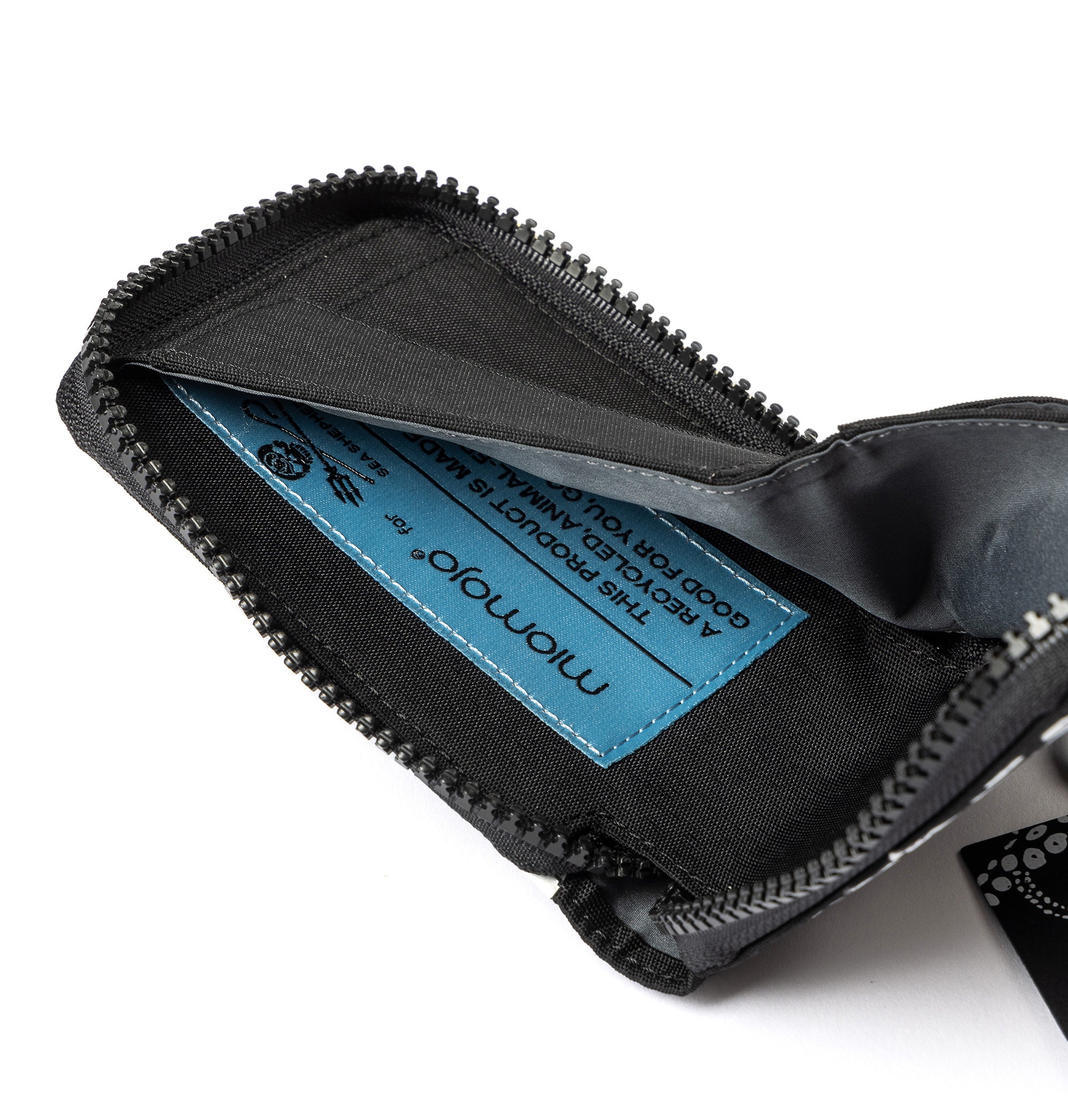 Limited Edition Miomojo x Sea Shepherd Gift Box | Recycled fabric