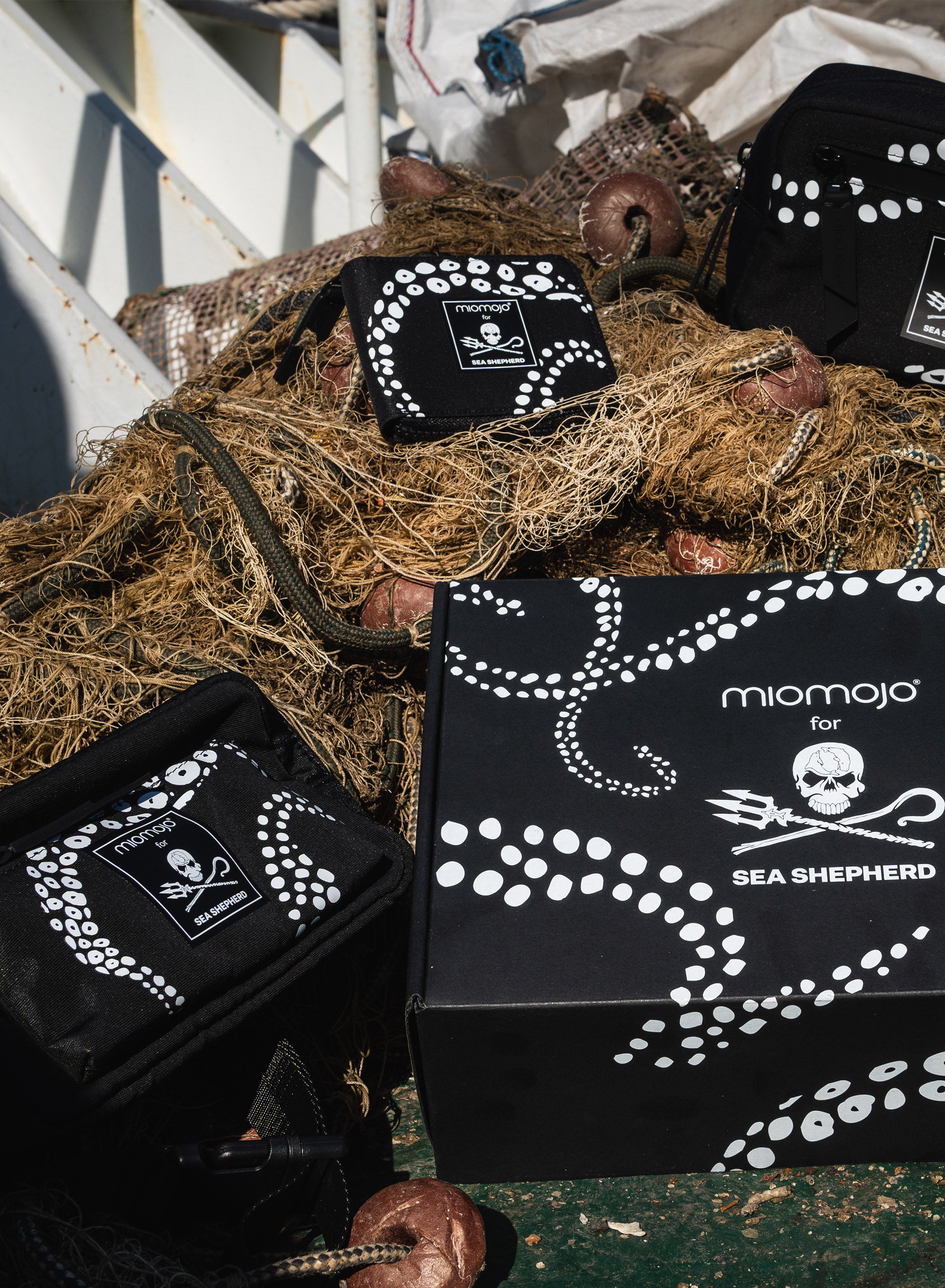 Limited Edition Miomojo x Sea Shepherd Gift Box | Recycled fabric