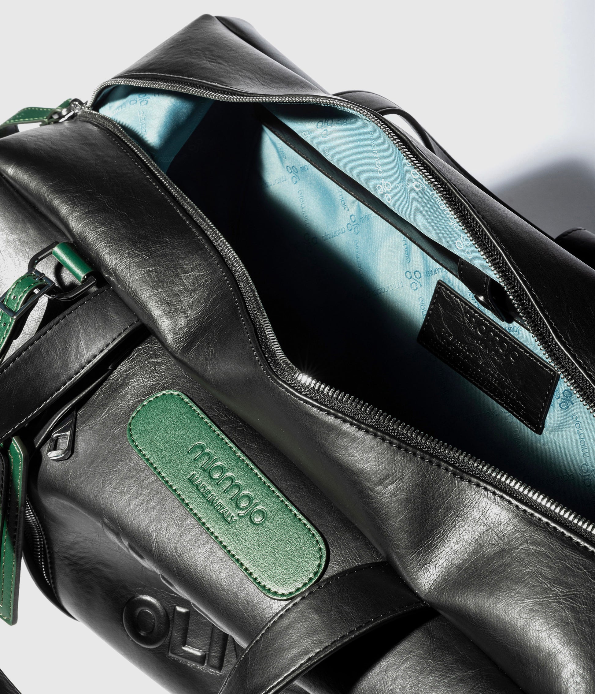 Zeus duffle - Black (Olive-based)