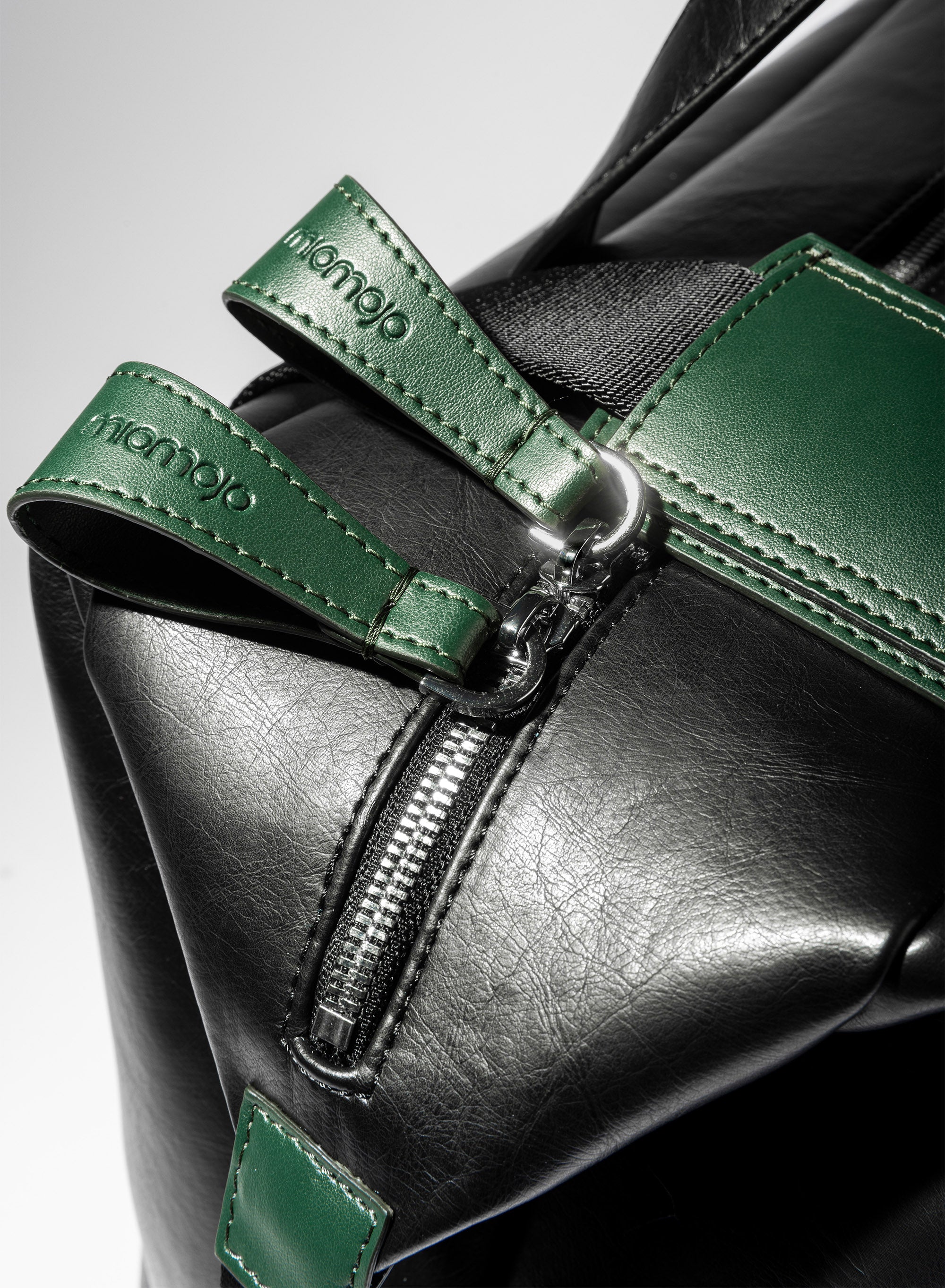 Zeus duffle bag black: vegan bag | Olives | Miomojo